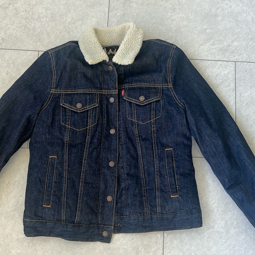 Dark Denim Levi’s down jacket - Small